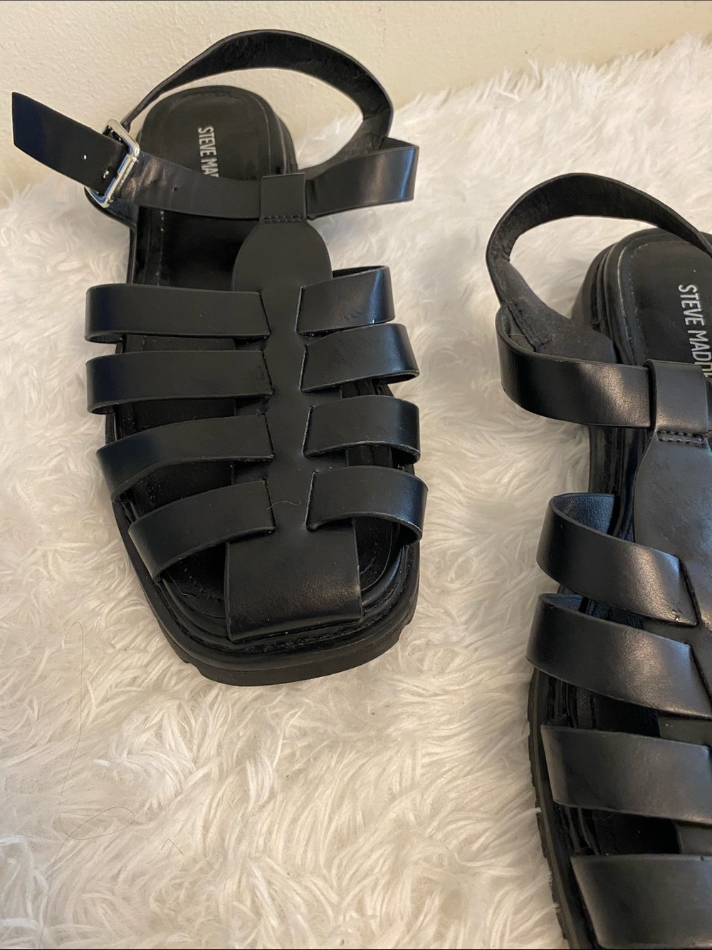Steve Madden Black Strappy Leather Fisherman Sandals sz 7m - Picture 2 of 7